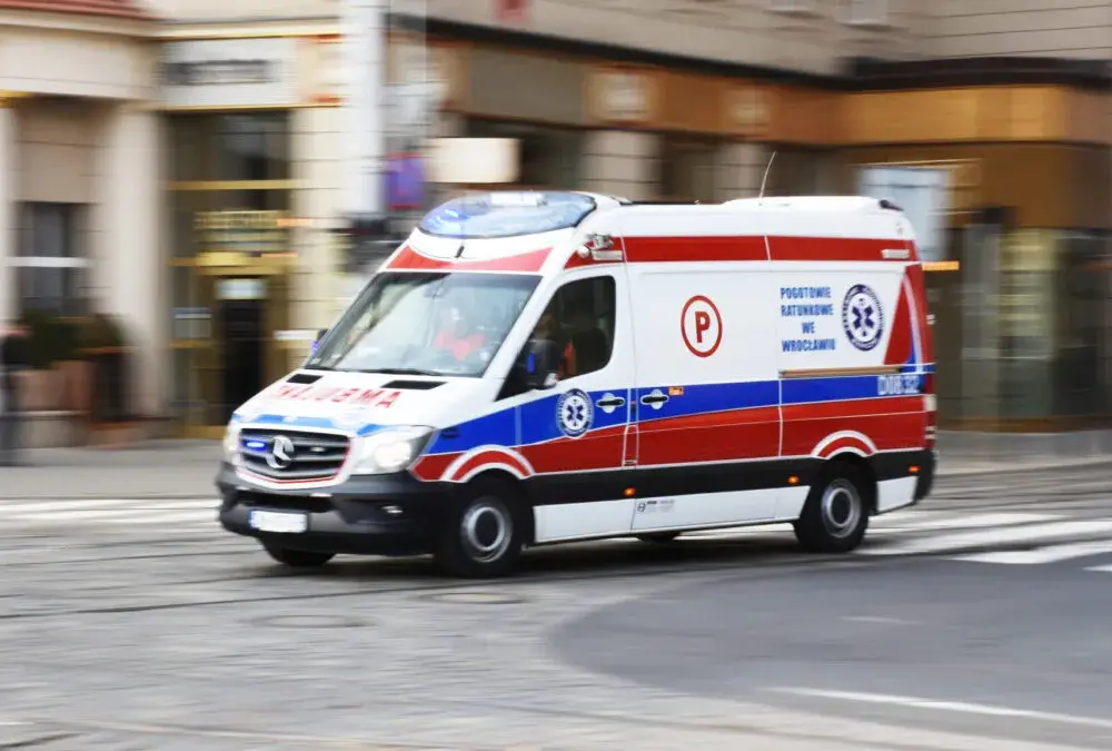 Co oznaczają litery na karetce pogotowia? Zrozum ich znaczenie