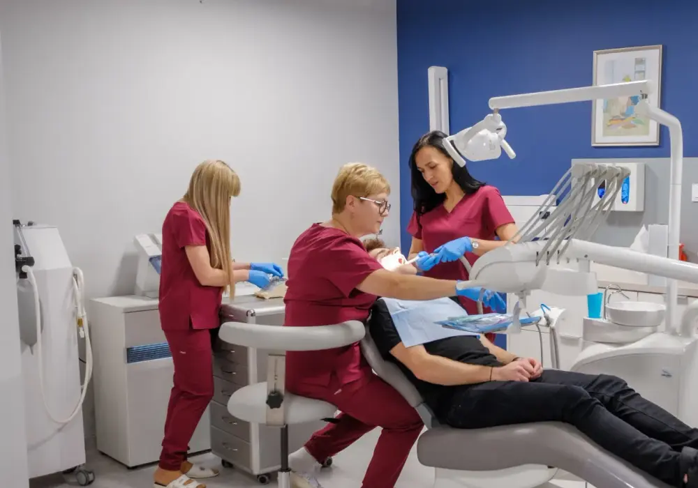 Czy na pogotowiu dentystycznym wyrywają zęby w nagłych sytuacjach?