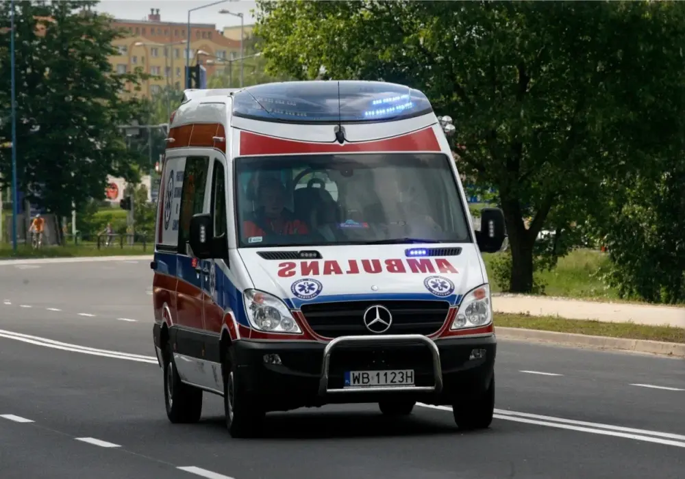 Kiedy pogotowie wzywa policję? Kluczowe sytuacje, które musisz znać