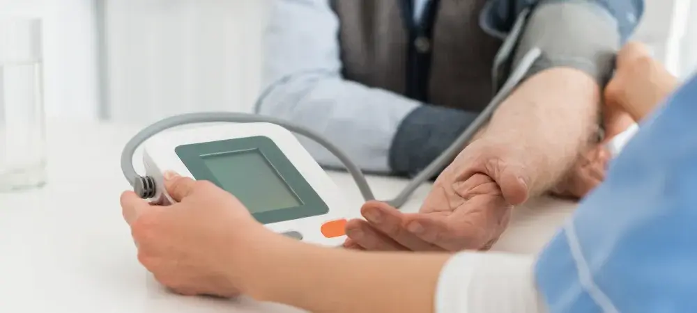 Do jakiego lekarza z nadciśnieniem? Sprawdź, jak uniknąć powikłań