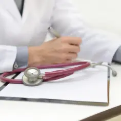 Hiperostoza czołowa objawy – jak rozpoznać i uniknąć bólu głowy