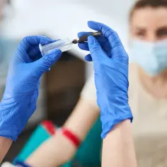 Czy można wypić herbatę przed badaniem krwi? Unikaj błędnych wyników