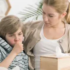 Kiedy do lekarza z kaszlem u dziecka? Objawy, które nie można zignorować