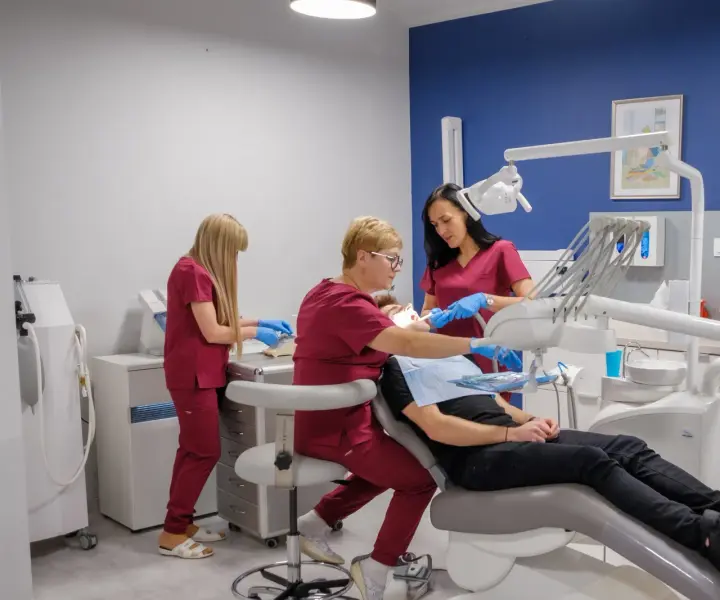 Czy na pogotowiu dentystycznym wyrywają zęby w nagłych sytuacjach?