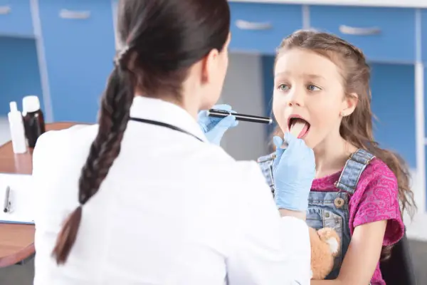 Angina paciorkowcowa objawy: jak rozpoznać i uniknąć powikłań